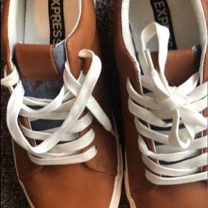 Men express casual shoes